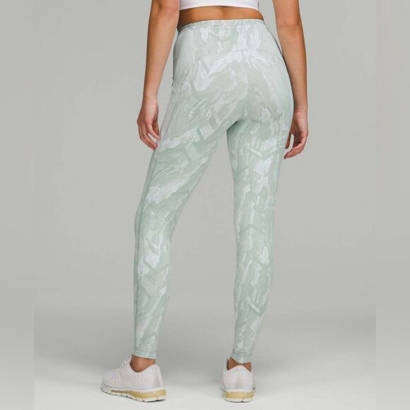 Lululemon Swift Speed High-Rise Tight 28" Chevron Silver Blue White, Size 2 - Picture 1 of 12